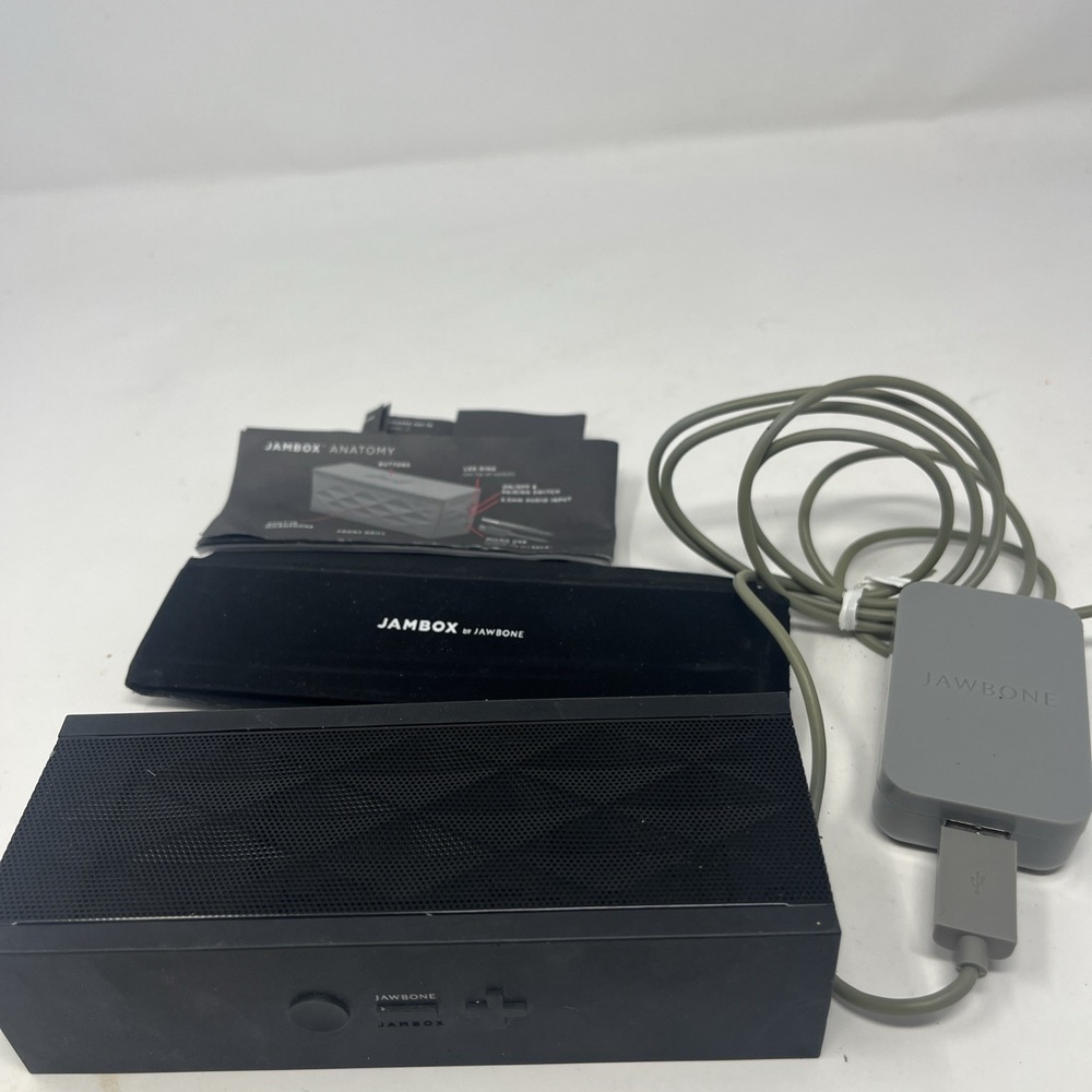 Jawbone Jambox V3J-JBE Wireless Bluetooth Portable Speaker Black W/ Charger